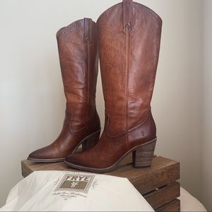Never Worn Frye Faye Pull on Boots